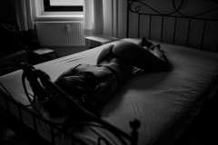 Anna allein Zuhaus
